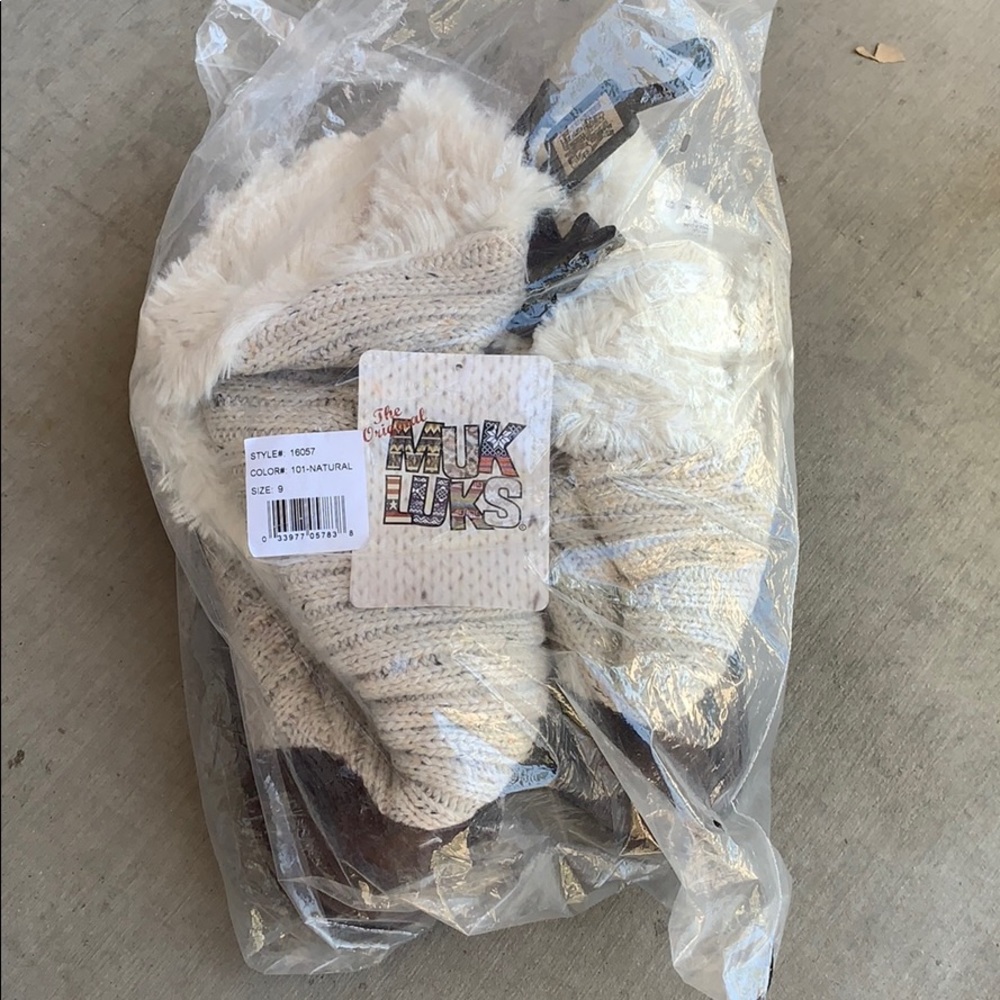 NWT MukLuks